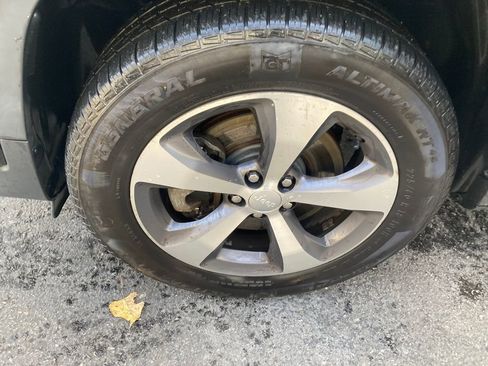 Used 2021 Jeep Cherokee Limited image 31