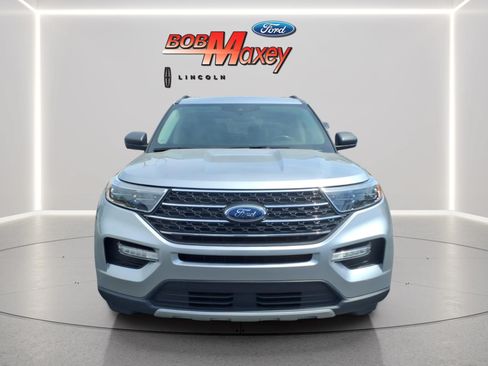 Used 2023 Ford Explorer XLT w/ Equipment Group 202A AWD/4WD image 2