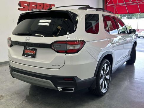 Used 2023 Honda Pilot Elite image 3
