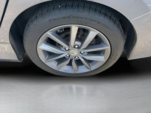 Used 2019 Honda Civic EX image 9