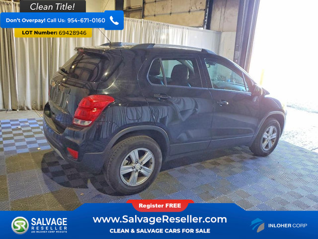 Used 2021 Chevrolet Trax LT AWD/4WD image 4