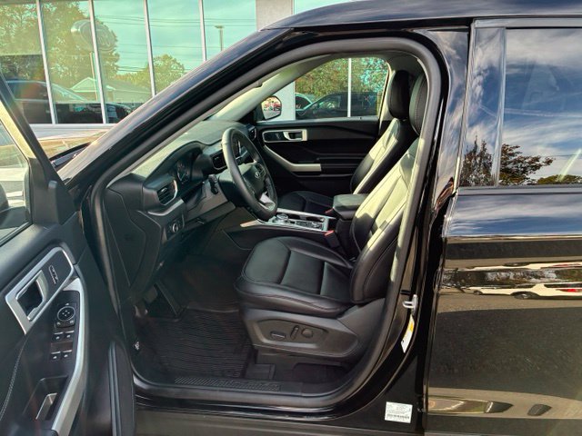 Certified 2023 Ford Explorer XLT w/ Equipment Group 202A AWD/4WD image 25