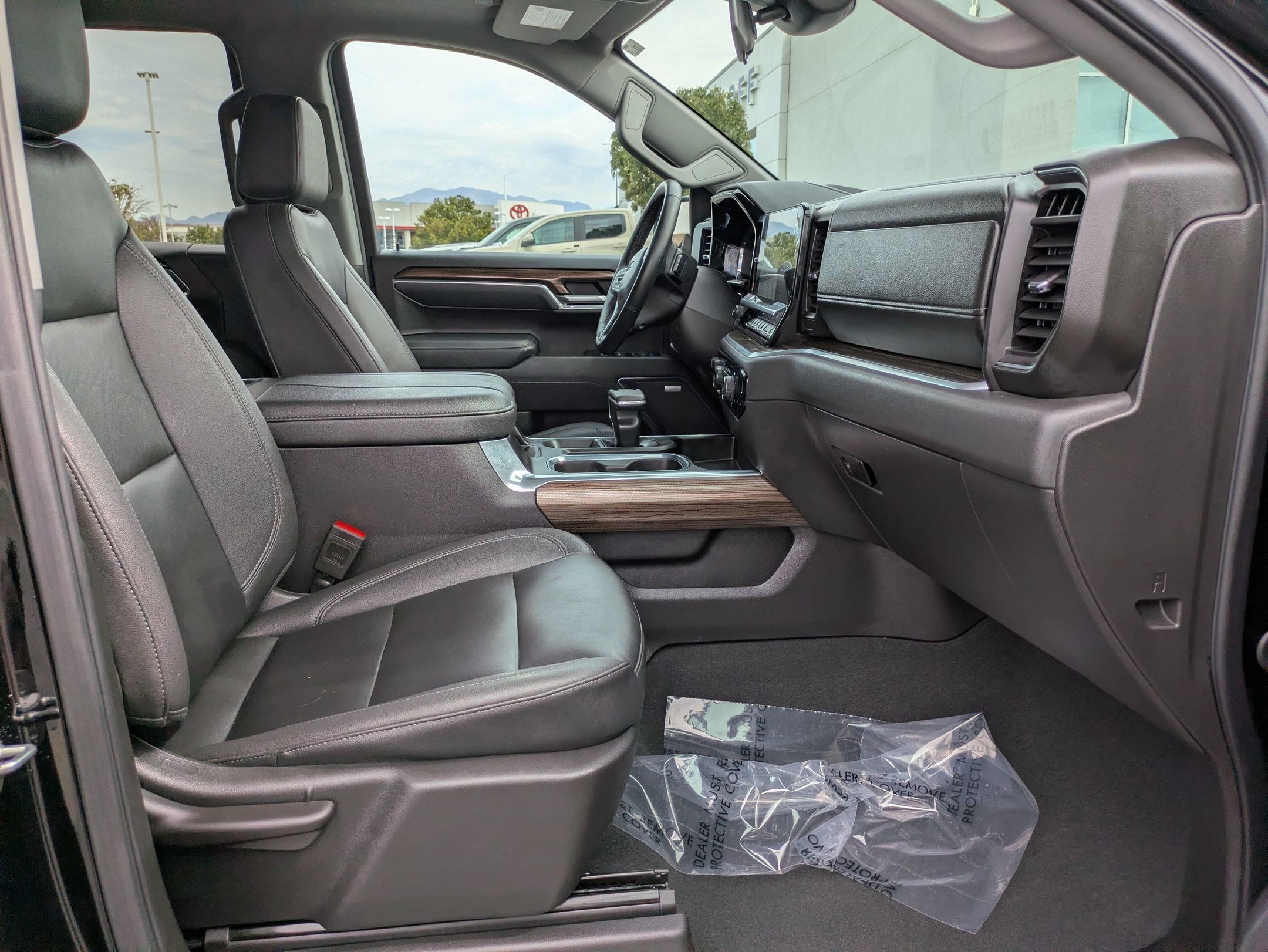 Used 2025 Chevrolet Silverado 1500 LT Trail Boss w/ Convenience Package II AWD/4WD image 32