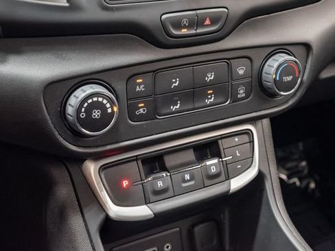 Used 2024 GMC Terrain SLE FWD image 18