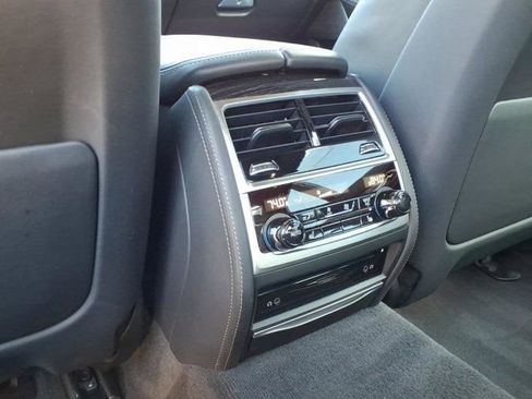 Used 2017 BMW 750i RWD image 19