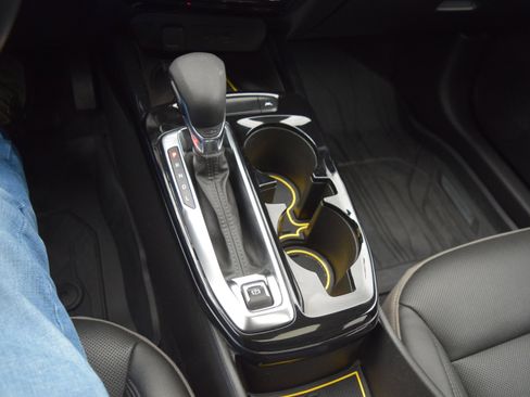 Used 2024 Chevrolet Trax ACTIV w/ Sunroof Package image 19