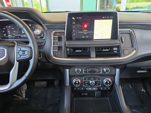 Certified 2024 GMC Yukon XL SLT w/ SLT Luxury Package AWD/4WD image 14