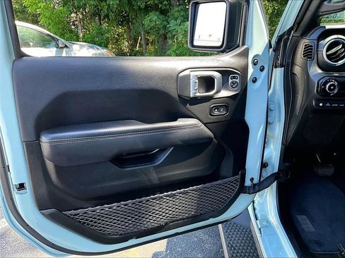 Used 2023 Jeep Wrangler Unlimited Sahara AWD/4WD image 9