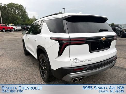 Used 2025 Chevrolet Traverse LT w/ Sun and Wheel Package AWD/4WD image 5