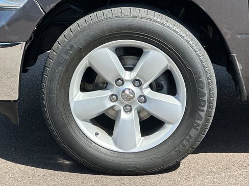 Used 2017 RAM 1500 Classic SLT AWD/4WD image 23
