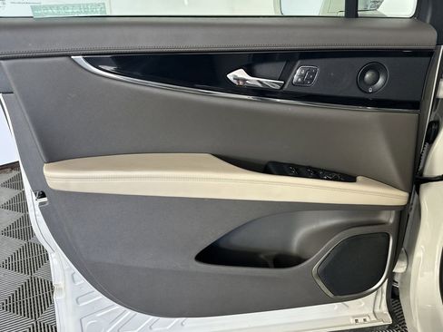 Used 2022 Lincoln Nautilus Reserve w/ Equipment Group 201A image 10