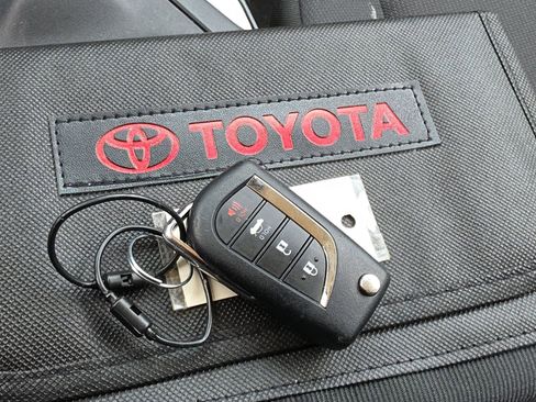 Used 2024 Toyota Corolla LE FWD image 27