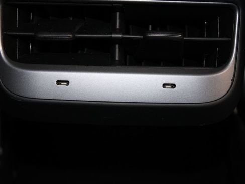 Used 2021 Tesla Model Y Long Range image 31