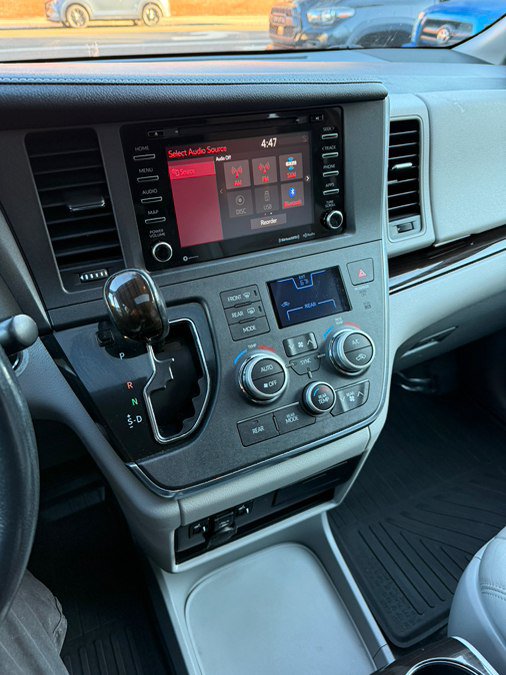 Used 2019 Toyota Sienna XLE FWD image 15