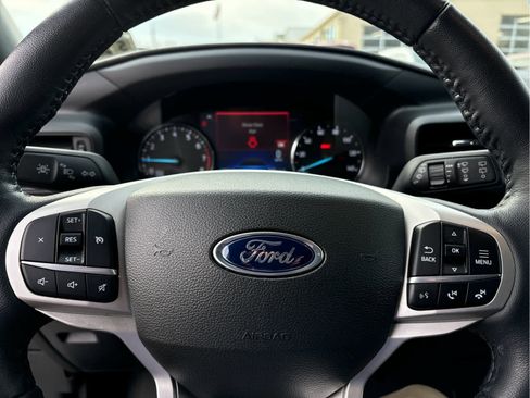 Used 2023 Ford Explorer XLT image 13