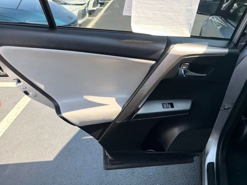 Used 2018 Toyota RAV4 XLE AWD/4WD image 15