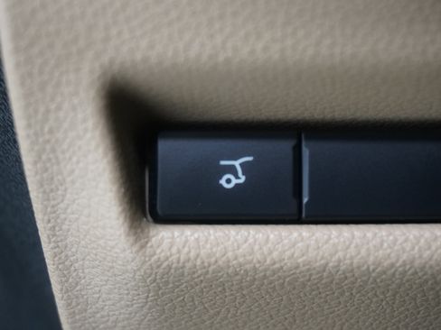 Used 2017 Ford Explorer Limited FWD image 30