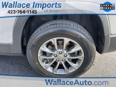 Used 2020 Jeep Cherokee Latitude Plus image 8