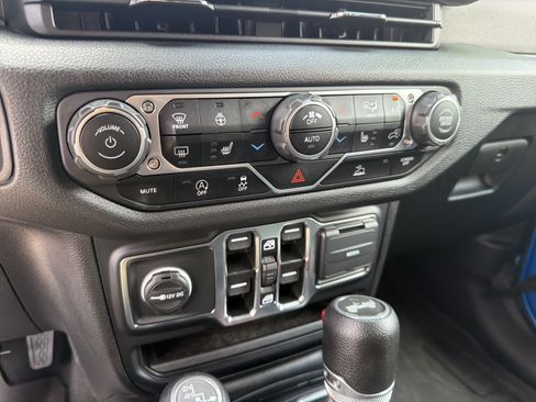 Used 2024 Jeep Wrangler Unlimited Sport AWD/4WD image 8