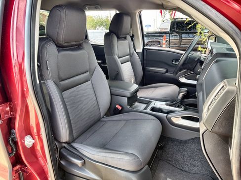 Used 2024 Nissan Frontier SV w/ SV Convenience Package RWD image 23