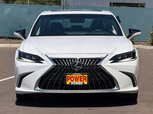 Used 2024 Lexus ES 300h w/ Luxury Package FWD image 9