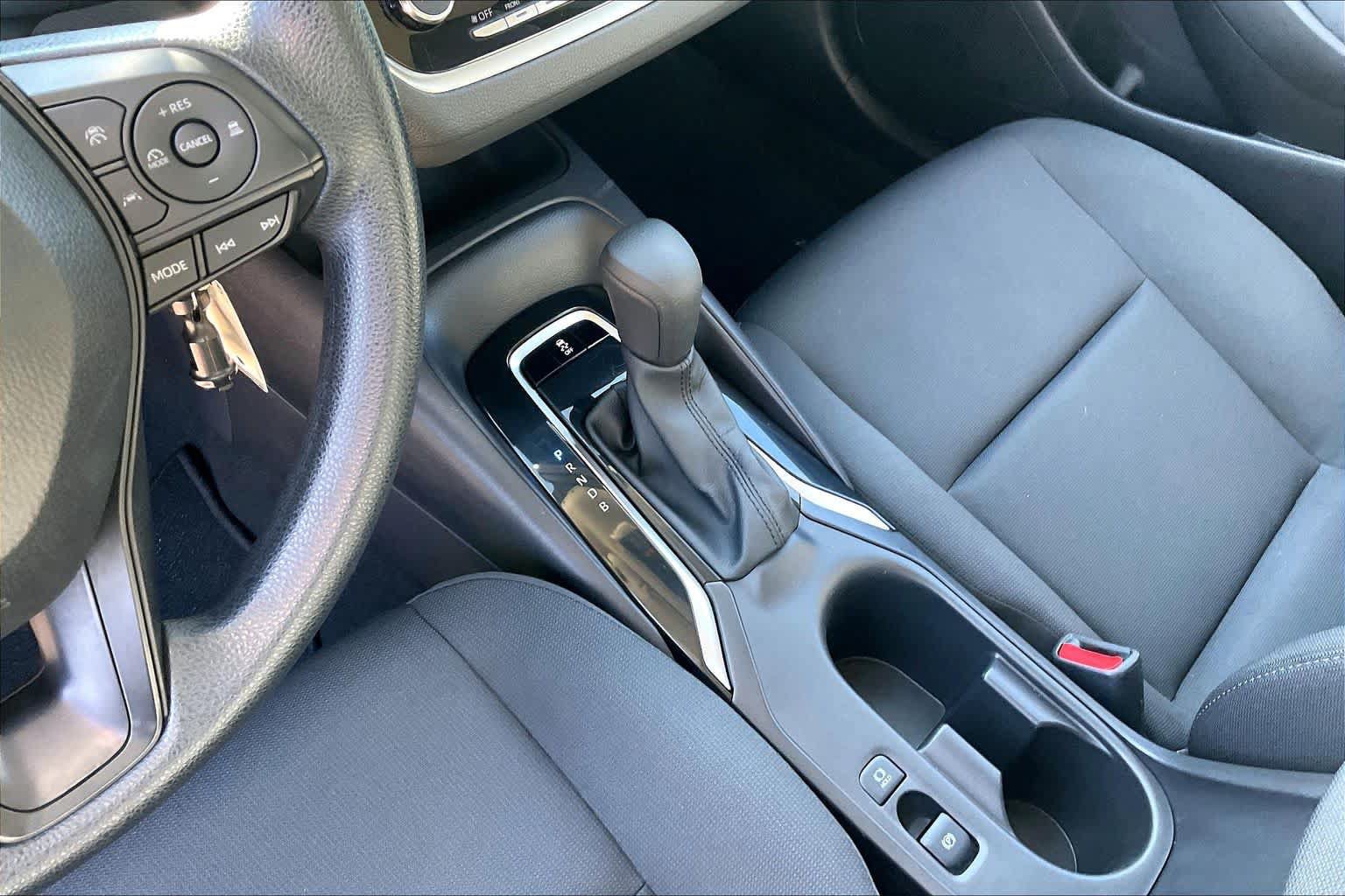 Used 2025 Toyota Corolla LE FWD image 16