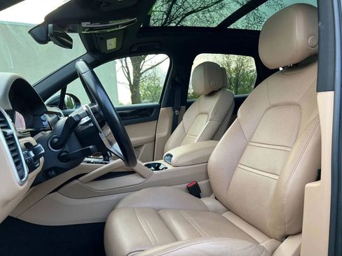 Used 2019 Porsche Cayenne image 37
