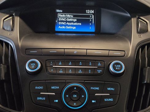 Used 2018 Ford Focus SE FWD image 25
