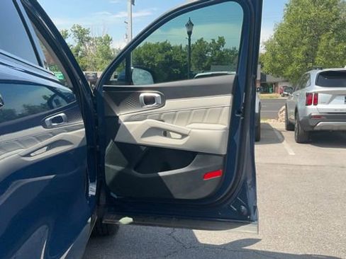 Certified 2025 Kia Sorento SX image 16