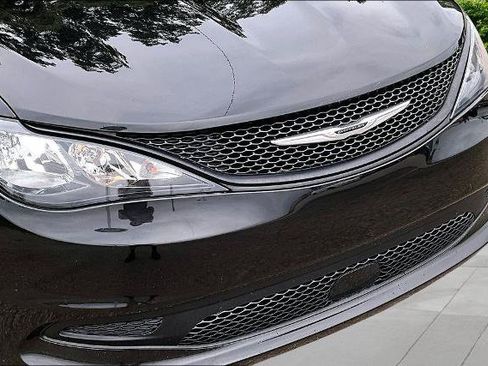 Used 2023 Chrysler Voyager LX FWD image 28
