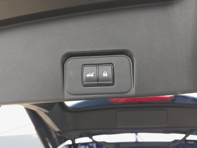 Used 2025 Nissan Rogue SV FWD image 33