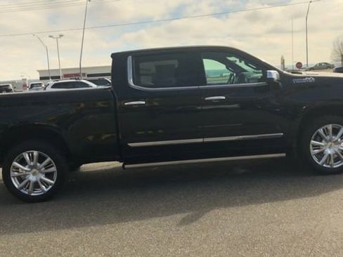 Used 2022 Chevrolet Silverado 1500 High Country w/ High Country Premium Package AWD/4WD image 9