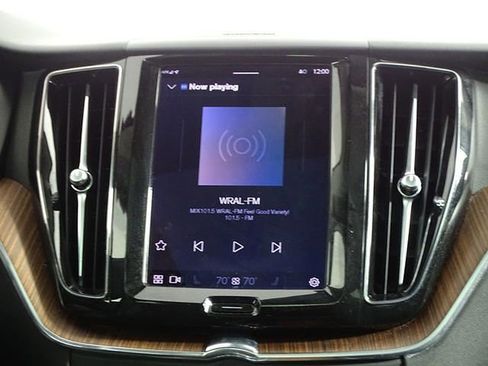 Used 2023 Volvo XC60 B5 Plus image 37