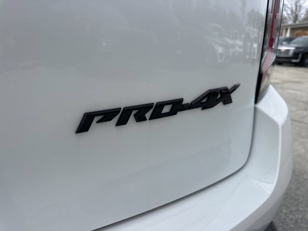 Used 2025 Nissan Armada PRO-4X AWD/4WD image 32