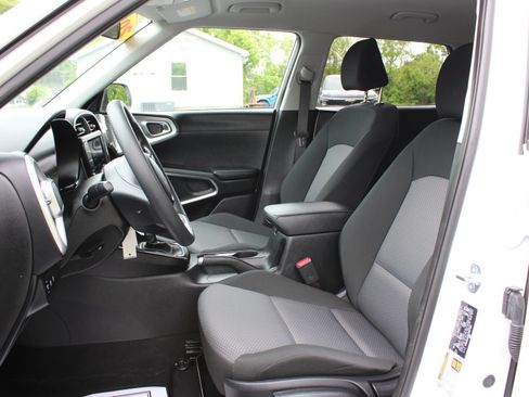 Used 2025 Kia Soul LX FWD image 16