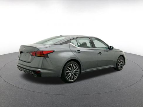 Used 2025 Nissan Altima 2.5 SV FWD image 8
