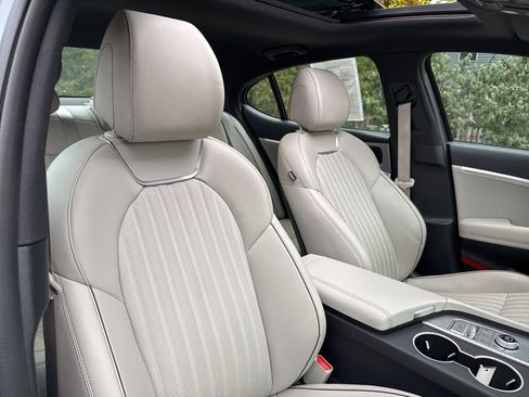 Used 2023 Genesis G70 2.0T w/ Sport Prestige Package image 35