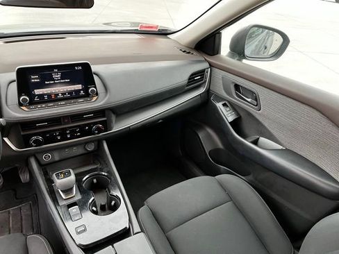 Used 2023 Nissan Rogue S image 11