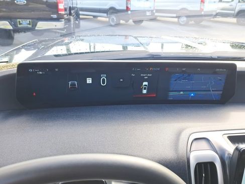 Certified 2025 Ford Expedition Active image 28