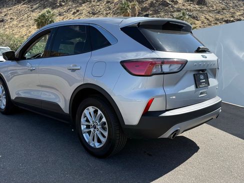 Used 2020 Ford Escape SE FWD image 3