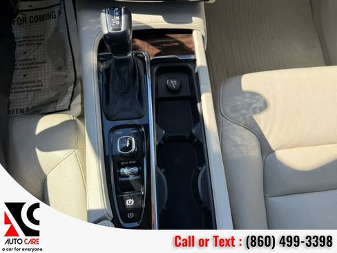 Used 2016 Volvo XC90 T6 Momentum w/ Momentum Plus Package image 28