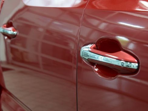 Used 2018 Toyota Tacoma Limited image 15