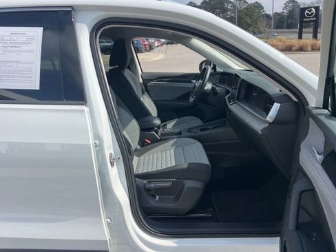 Certified 2025 Volkswagen Tiguan S image 34