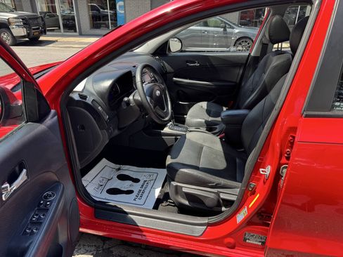 Used 2012 Hyundai Elantra FWD image 8