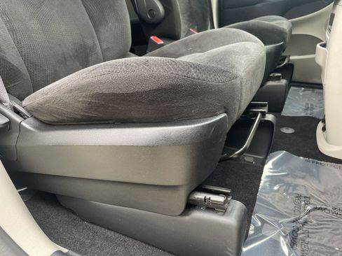 Used 2015 Dodge Grand Caravan American Value Package FWD image 10
