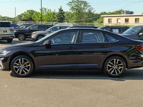 Used 2025 Volkswagen Jetta SE w/ Sunroof Package FWD image 4