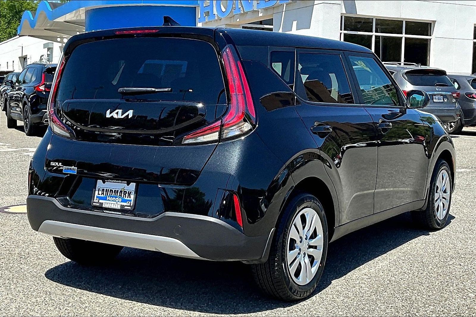 Used 2025 Kia Soul LX FWD image 2
