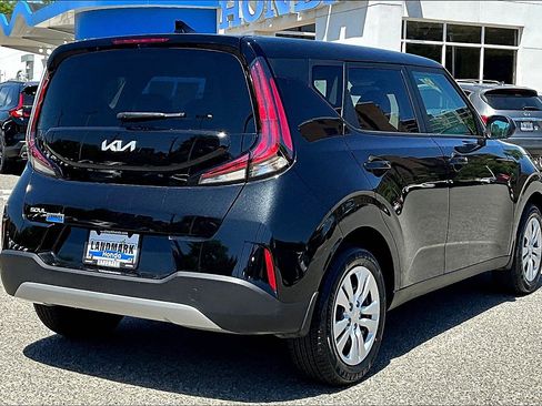 Used 2025 Kia Soul LX FWD image 2