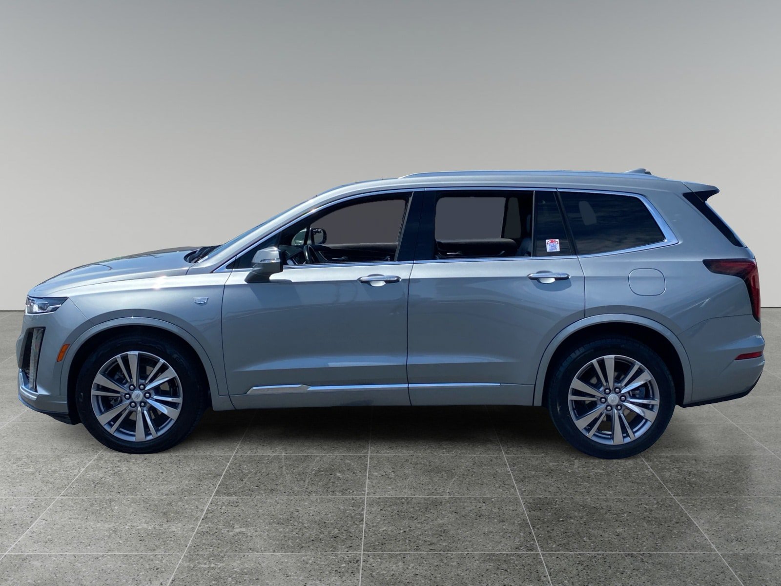 Used 2024 Cadillac XT6 Premium Luxury FWD image 2