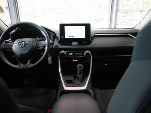 Used 2025 Toyota RAV4 LE AWD/4WD image 20